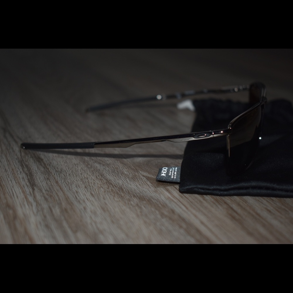 Men’s Oakley sunglasses - Picture 4 of 8